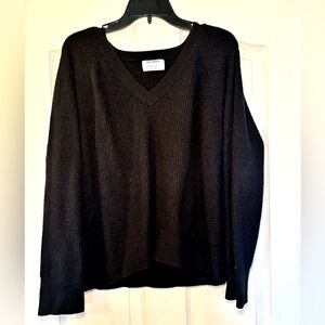 black old navy v neck sweater